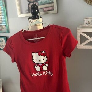 Hello Kitty Red Short Sleeve!
Perfect for Christmas theme xl girls/small women 🔥